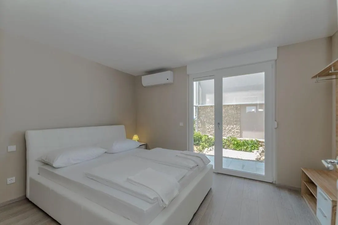 Edilnova Apartment Povljana 0*,