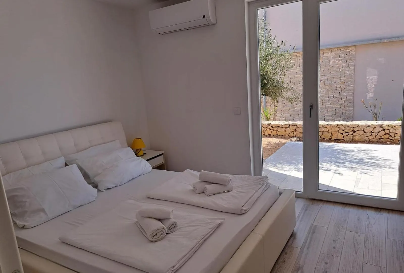 Edilnova Apartment Povljana 0*,  Croatia